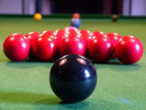  Billardtisch kaufen, Snookertisch mit korrekt aufgebauten Bällen