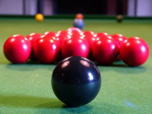  Billardtisch kaufen, Snookertisch mit korrekt aufgebauten Bällen